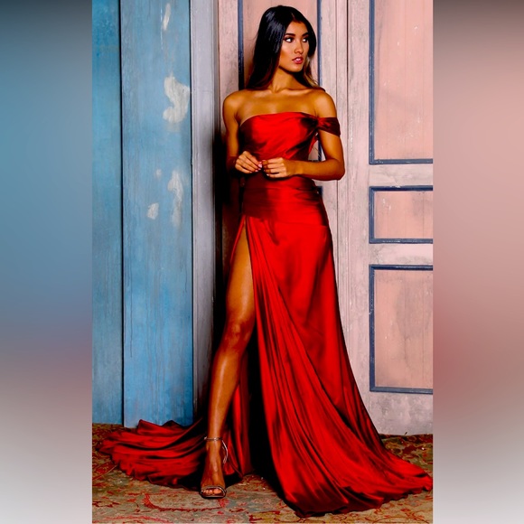 Dark red high slit gown by Abyss by Abby - Picture 1 of 8